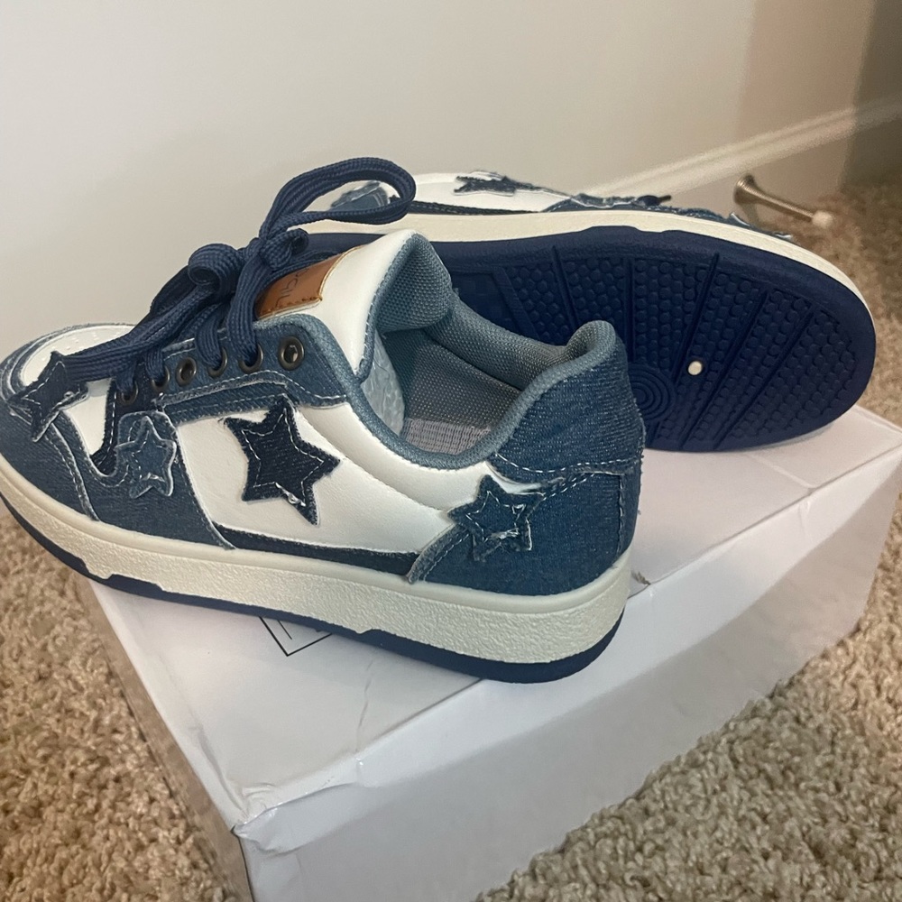 Kids Size 4.5 Denim Fashion Sneakers Stars White and Blue - Picture 7 of 8